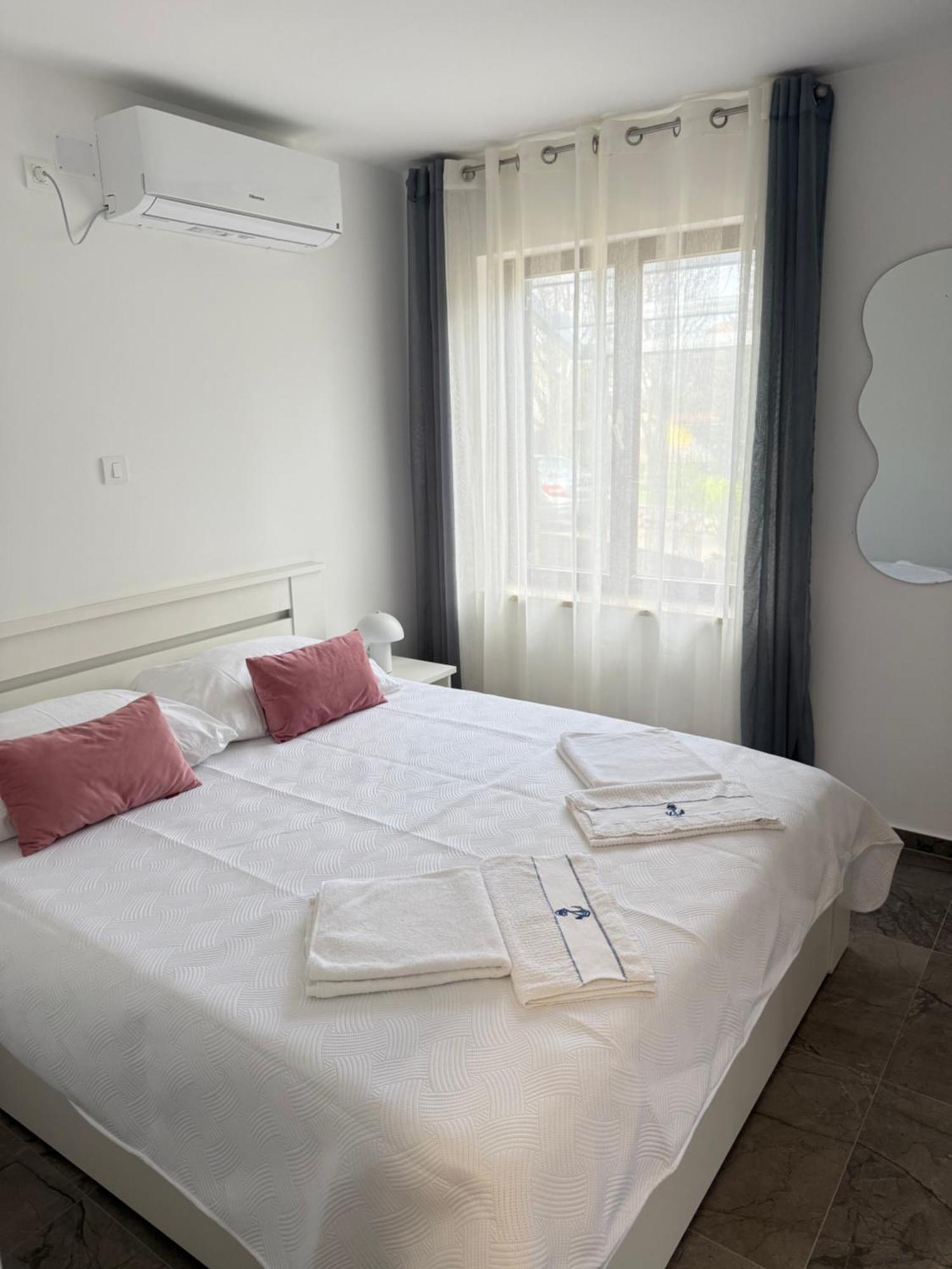 Apartments Zivko Malinska Bagian luar foto